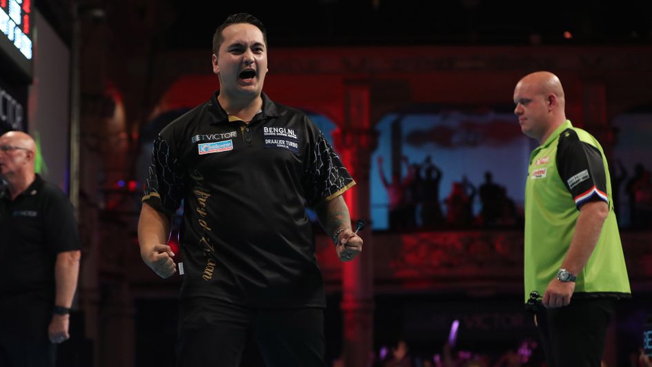 Jeffrey De Zwaan knocks out Michael van Gerwen (Picture: Lawrence Lustig/PDC)