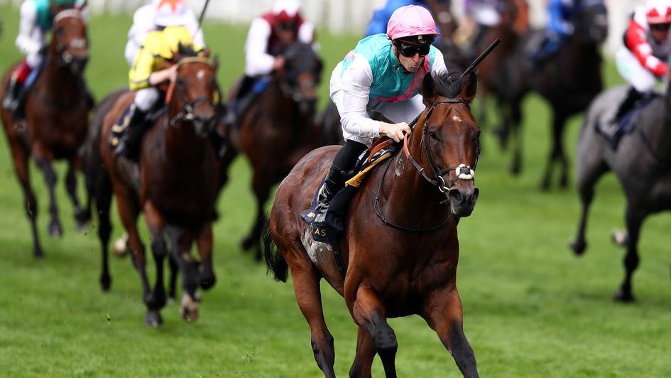 Expert Eye is away and clear in the Jersey