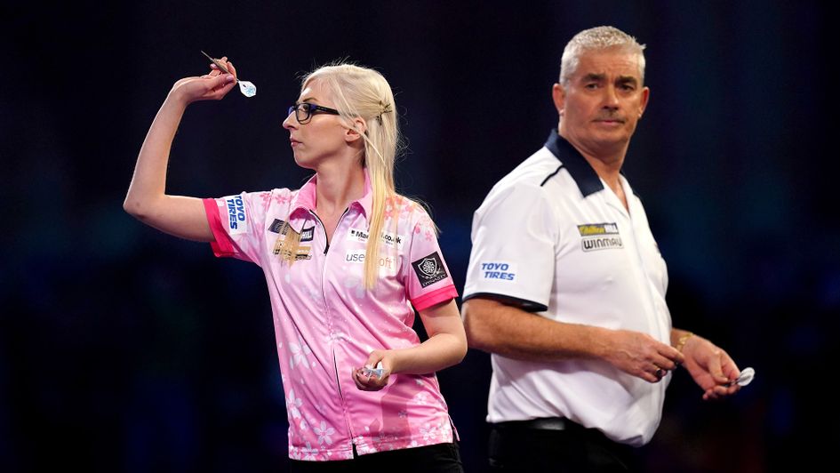 Fallon Sherrock in action against Steve Beaton