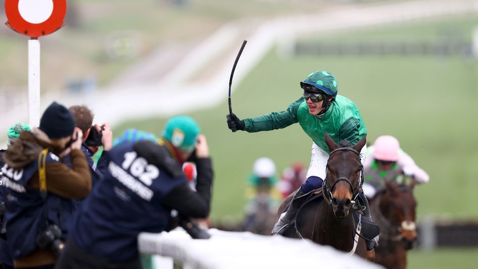 Impaire Et Passe wins the Ballymore