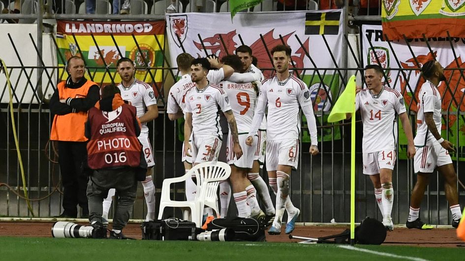 Nathan Broadhead scores late goal on debut to earn Wales a 11 draw with Croatia in their