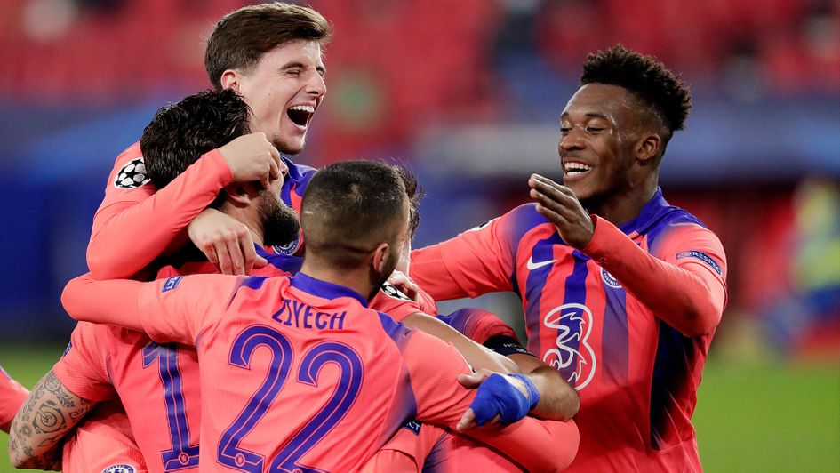 Chelsea's Mason Mount, Hakim Ziyech and Callum Hudson Odo celbreate with goal scorer Olivier Giroud