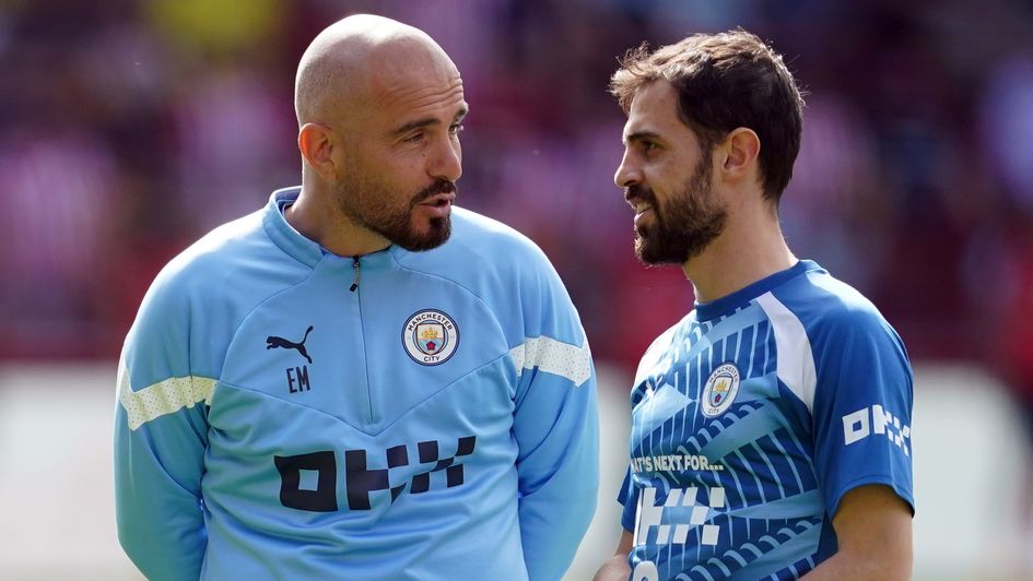 Enzo Maresca in discussion with Bernardo Silva
