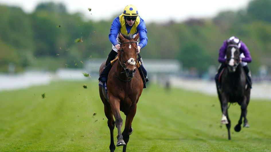 Desert Crown powers to victory at York