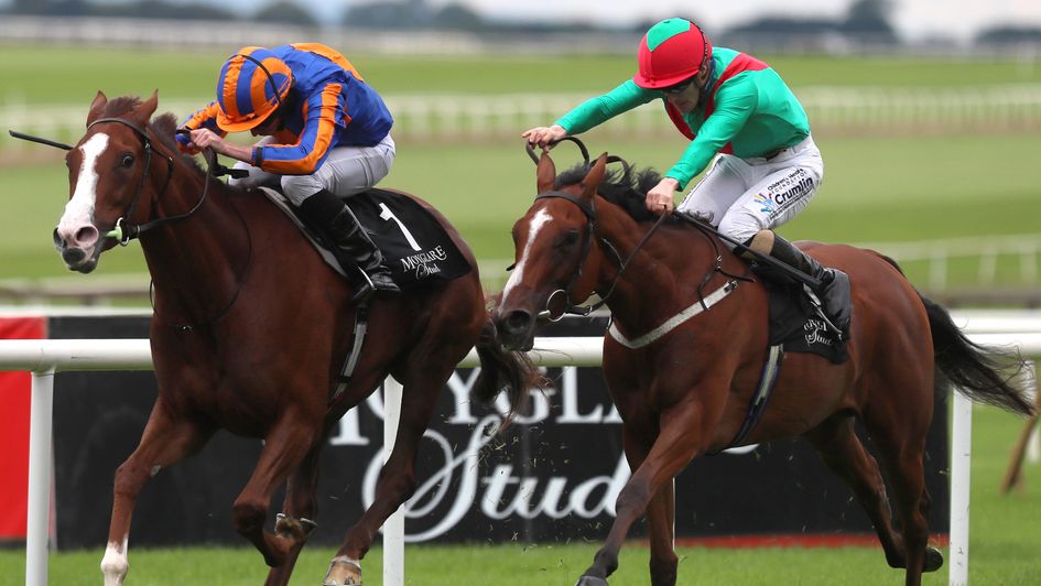 La Petite Coco (right) lunges late to beat Love