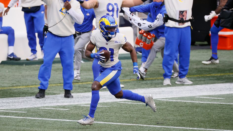 Darious Williams rushes for a touchdown