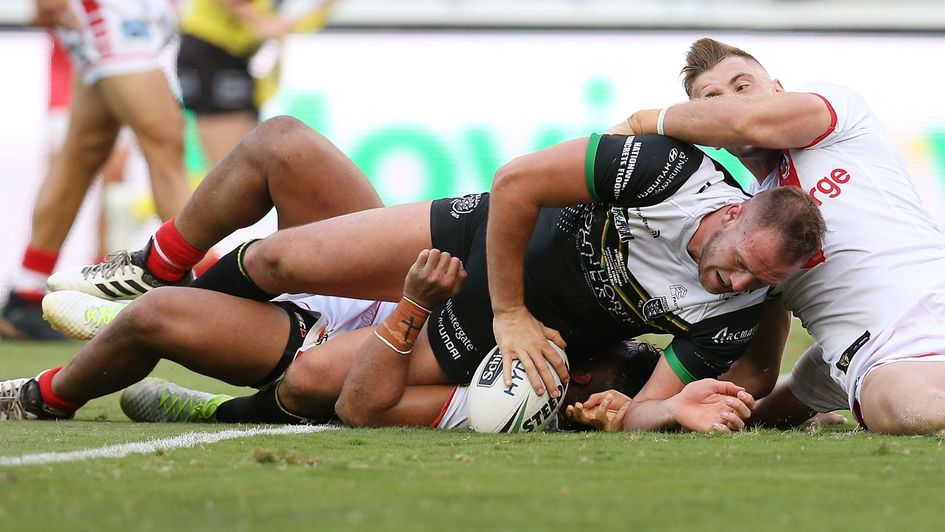 Liam Watts touches down for Hull