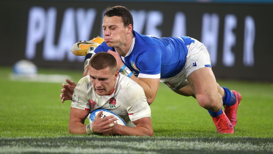 England's Henry Slade dives in to score his side's fifth