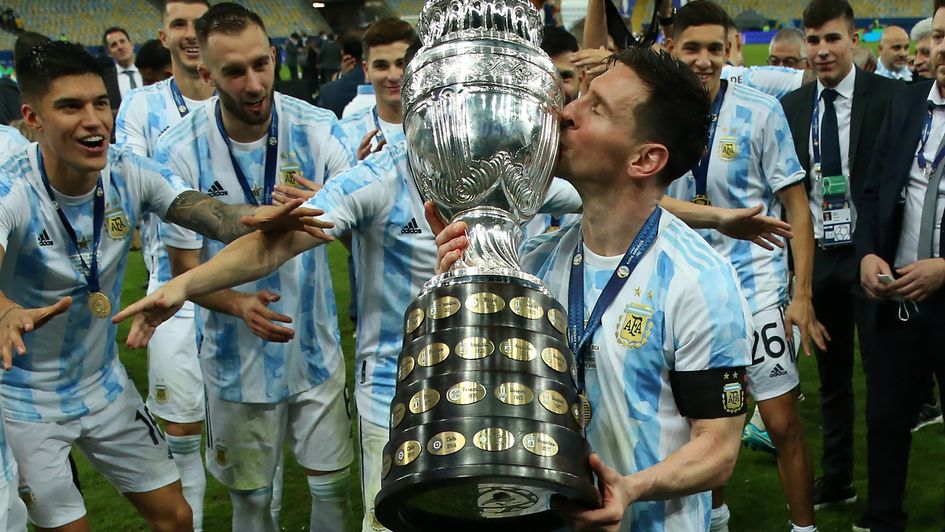 Lionel Messi kisses the Copa America trophy