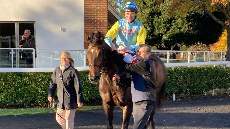 Shandoz returns after winning at Kempton