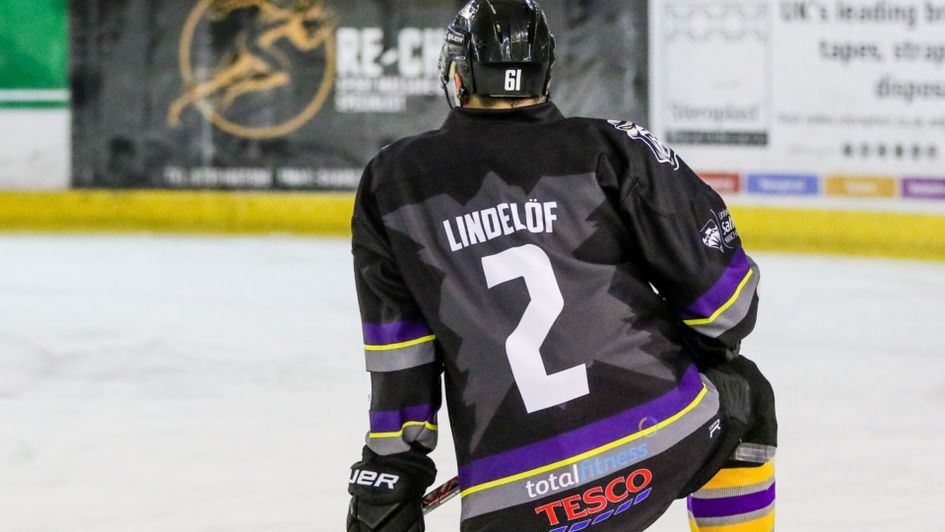 Manchester United's Victor Lindelof with Manchester Storm