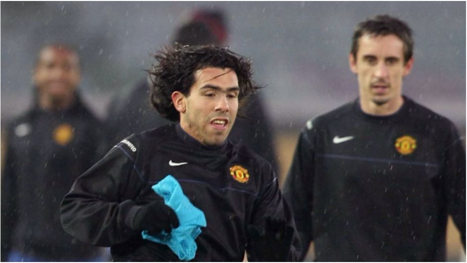 Carlos Tevez trains with Man Utd with Gary Neville looking on