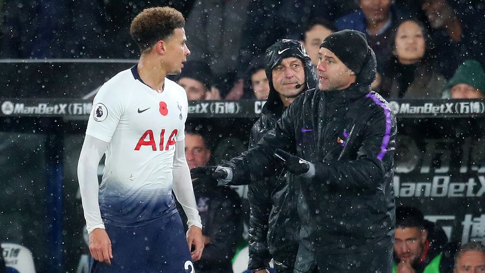 Mauricio Pochettino gives Dele Alli instructions in Crystal Palace v Spurs