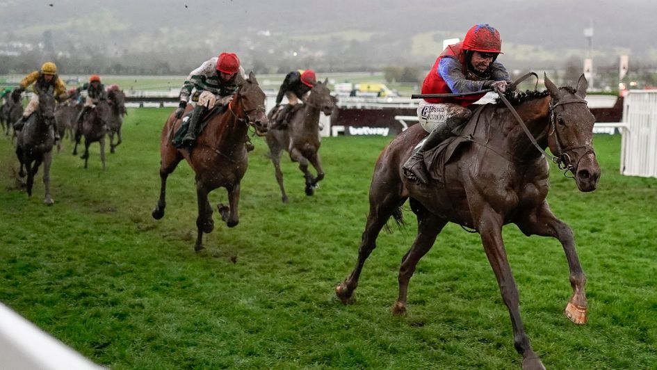 Facile Vega draws clear at Cheltenham