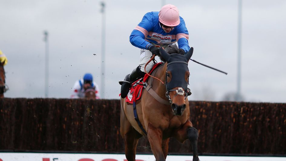 Cyrname winning at Kempton under Sean Bowen
