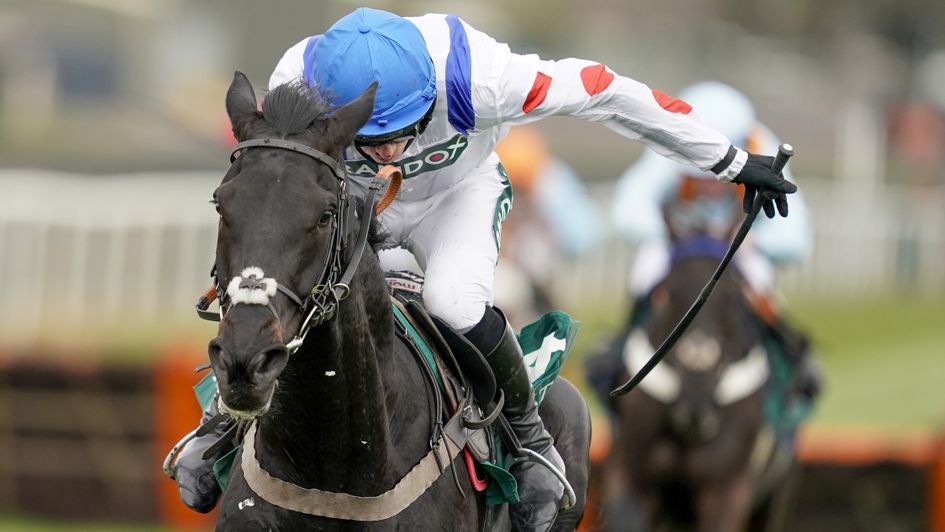 Monmiral on his way to victory at Aintree