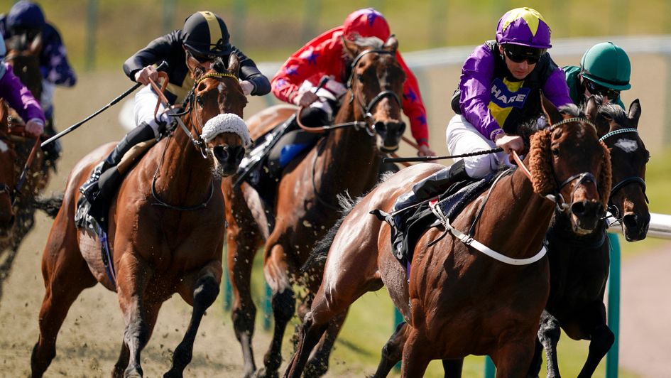 Ranch Hand (left) wins at Lingfield