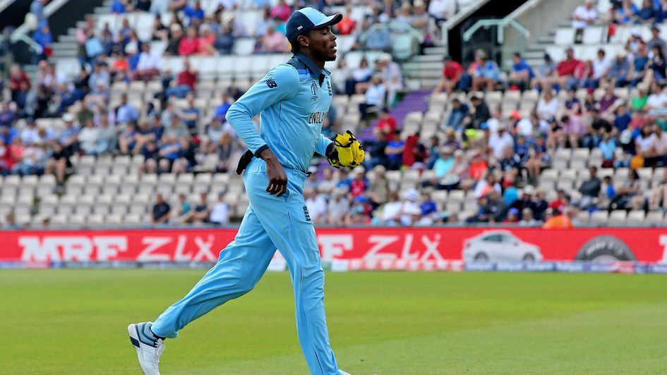 Jofra Archer leaves the field