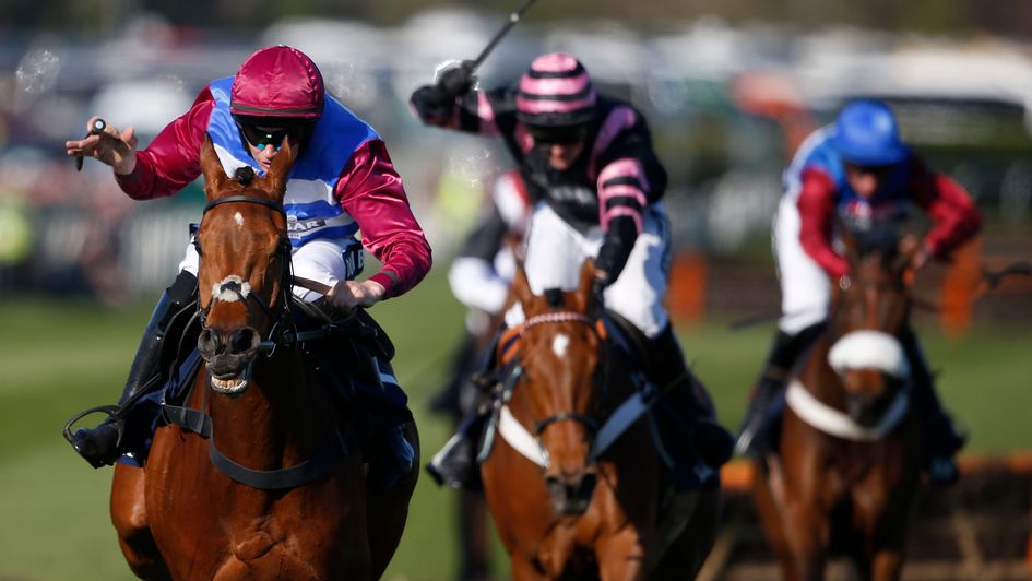 The Worlds End winning at Aintree