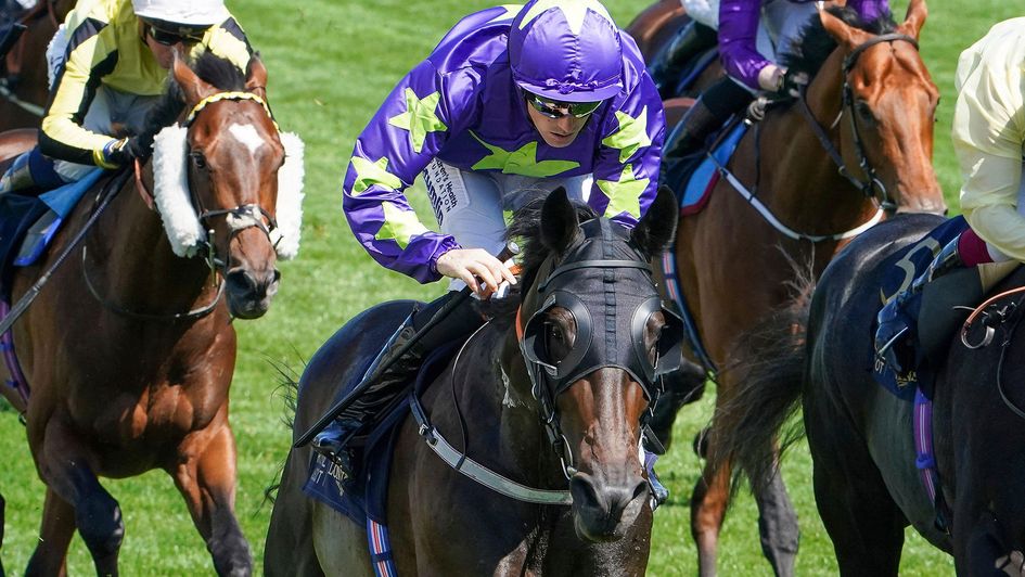 Carmers wins the Queen's Vase