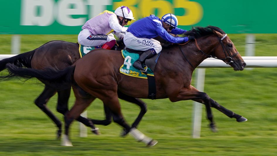 New Mandate (far side) wins at Doncaster