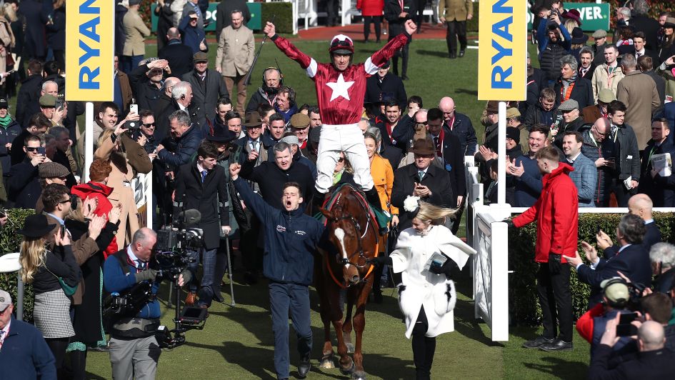 Davy Russell returns in triumph aboard Samcro