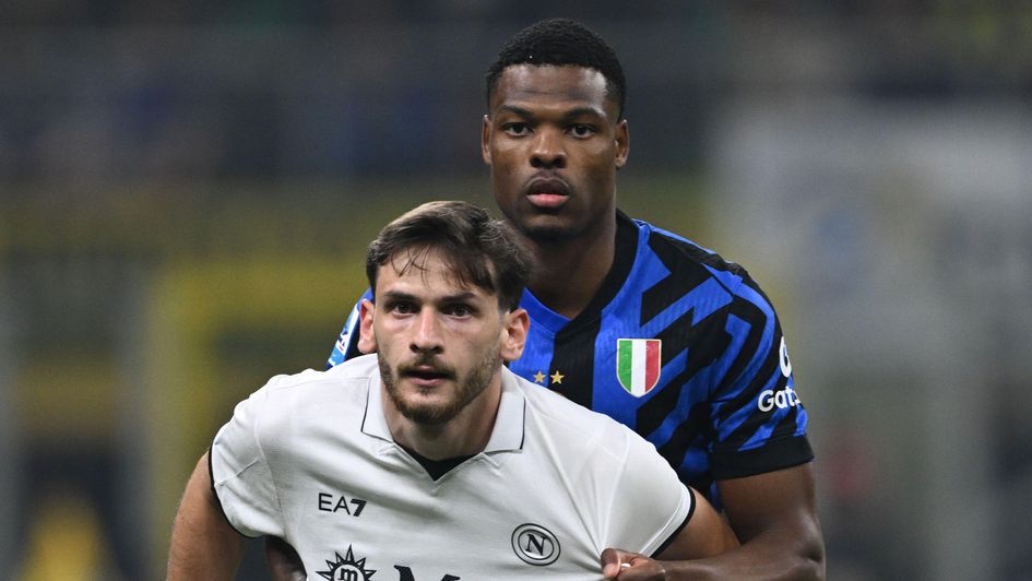 Denzel Dumfries battling Khvicha Kvaratskhelia