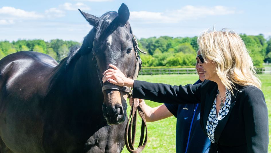 Bananarama's Sara Dallin meets Jack The Giant