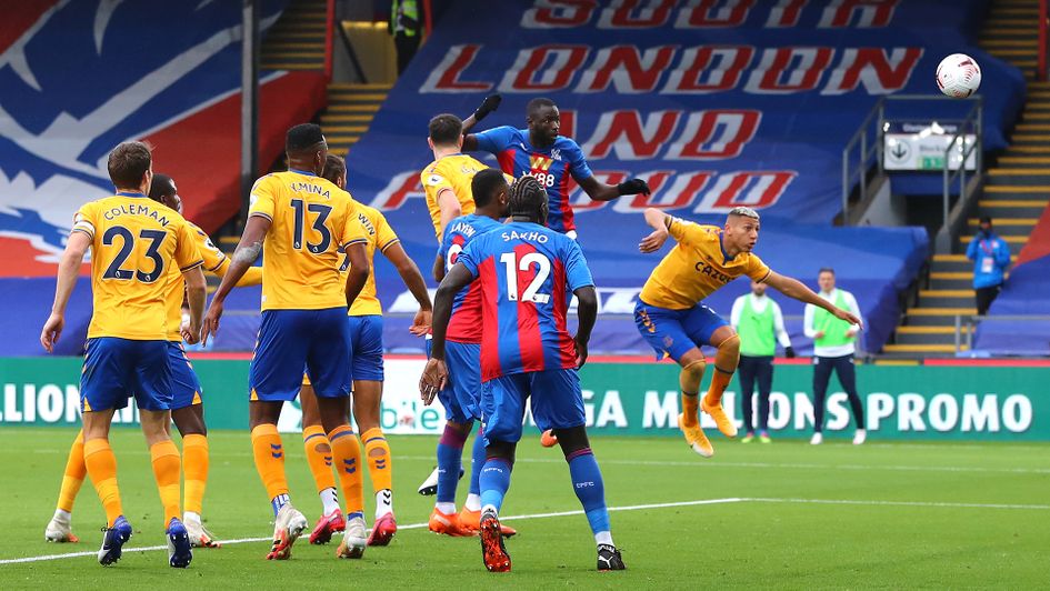 Cheikhou Kouyate scores against Everton