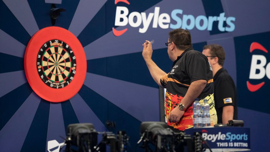 Jose De Sousa in action in his Grand Slam of Darts semi-final (Lawrence Lustig/PDC)