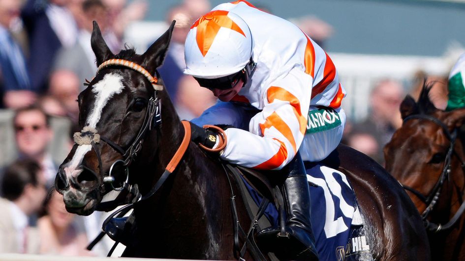 Deep Cave wins at Aintree