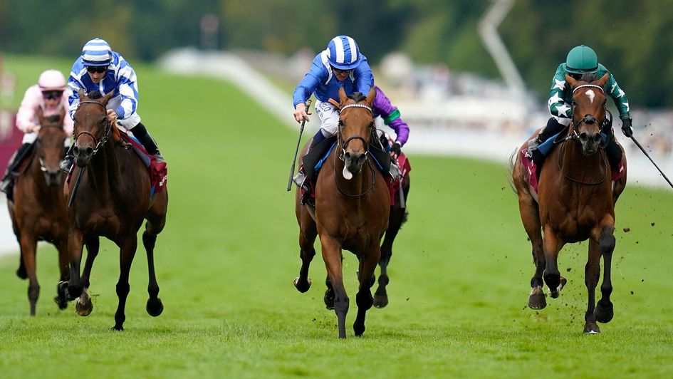 Al Husn (centre) wins in tenacious fashion