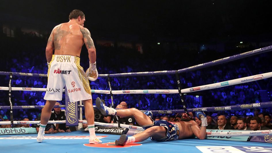 Oleksandr Usyk defeats Tony Bellew at the Manchester Arena