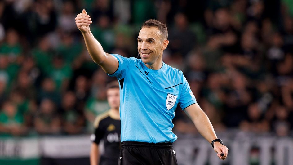 Referee Guillermo Cuadra Fernandez
