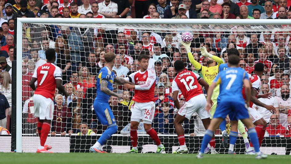 David Raya saves a shot from Pascal Struijk