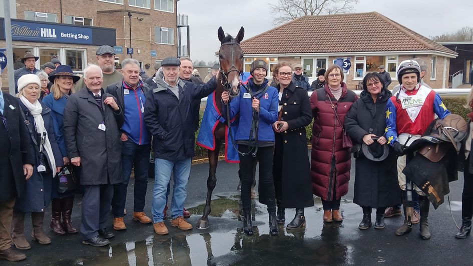 Ace Of Spades and winning connections at Huntingdon