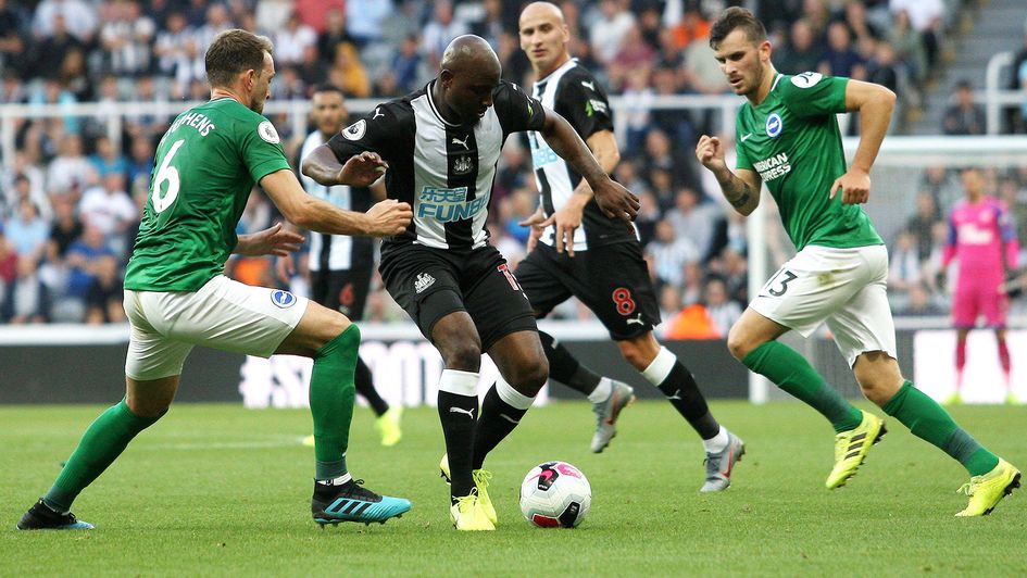 Jetro Willems competes for the ball with Dale Stephens