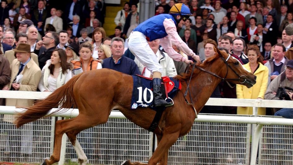 Nightime winning the Irish 1,000 Guineas in 2006