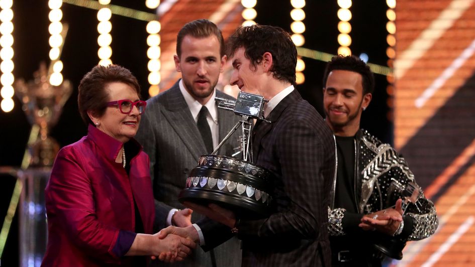 Geraint Thomas receives the SPOTY award from Billie Jean King
