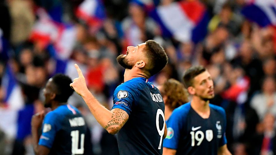 Olivier Giroud celebrates for France