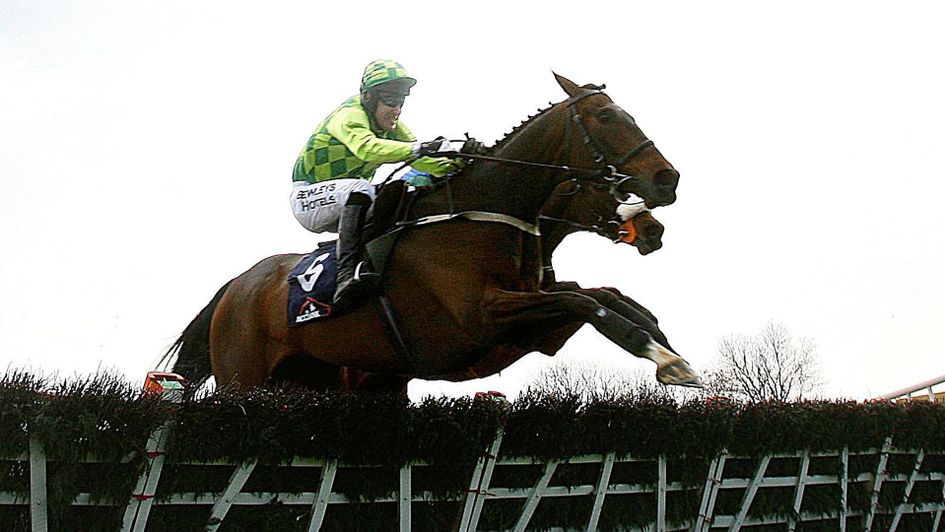 Silent Oscar jumps to victory