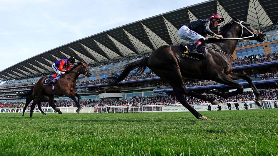 Claymore beats Reach For The Moon at Ascot