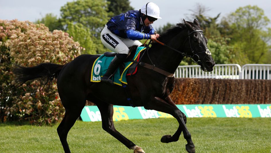 Black Corton wins at Sandown