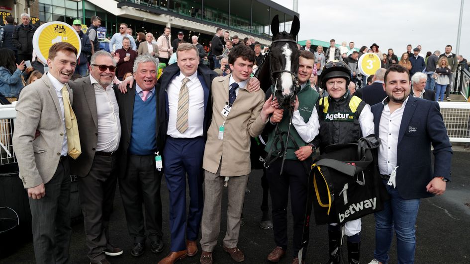 Earlofthecotswolds pictured with winning connections