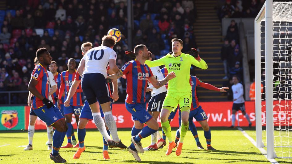 Harry Kane heads Spurs to victory