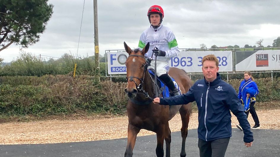 Mister Allegro gets lead in at Wincanton