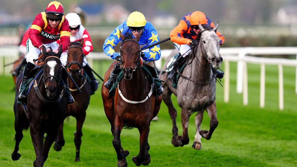 Kingston Queen (grey horse, right)