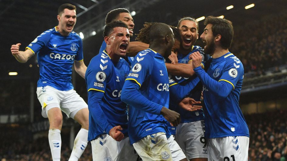 Everton celebrate Alex Iwobi's late winner against Newcastle