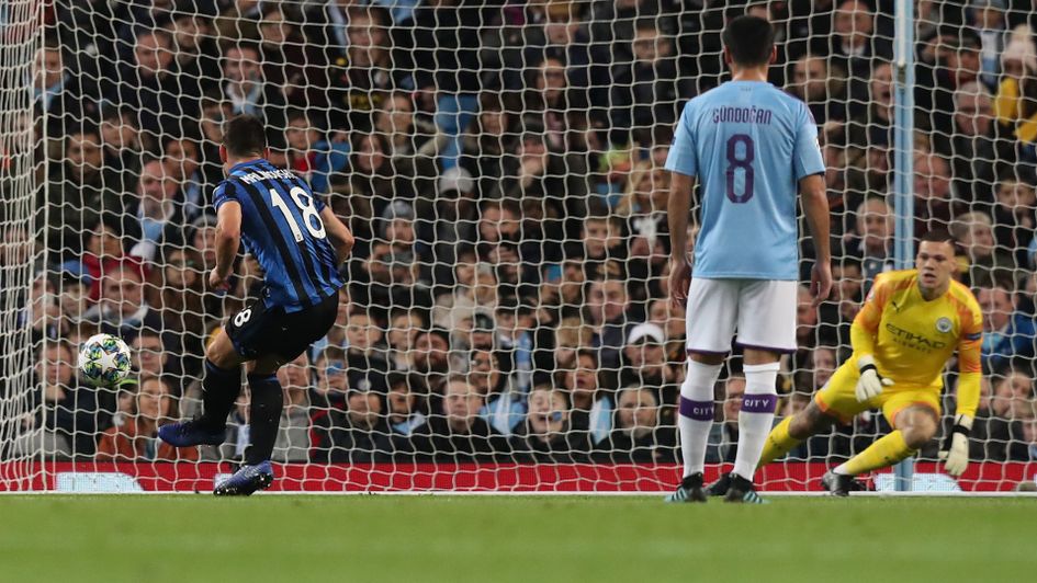 Ruslan Malinovskyi scores his penalty for Atalanta against Manchester City