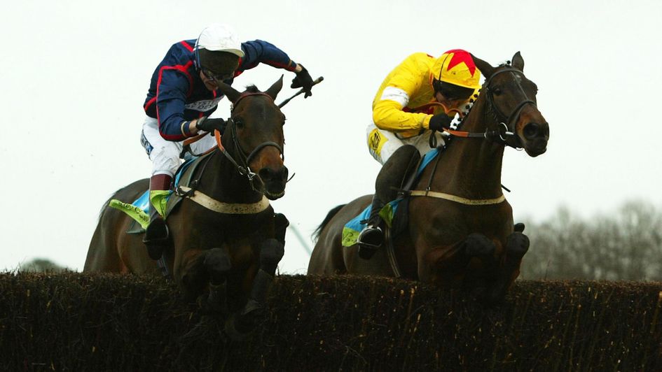 Azertyuiop (right) is narrowly denied by Isio in the Victor Chandler